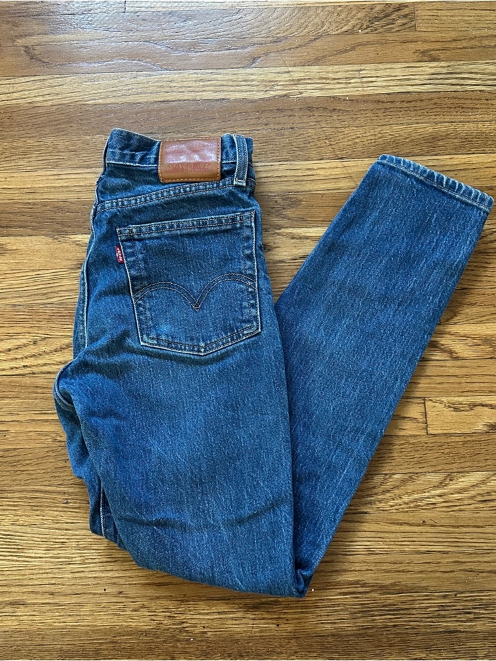 Vintage high rise Levi’s jeans medium wash size 24